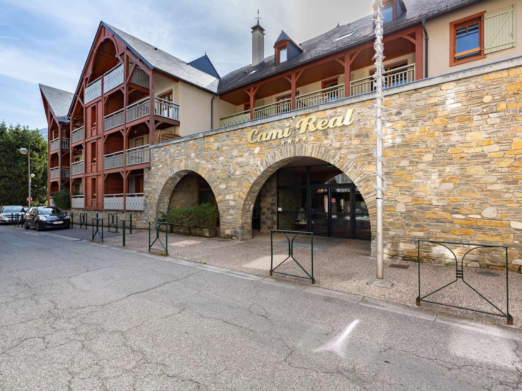 Appartement De 70 M² Au Centre-Ville Avec Piscine, Hammam, Sauna Et Balcon Bien Expose - Fr-1-296-392 แซ็งต์-ลารีย์-ซูว์ลอง ภายนอก รูปภาพ